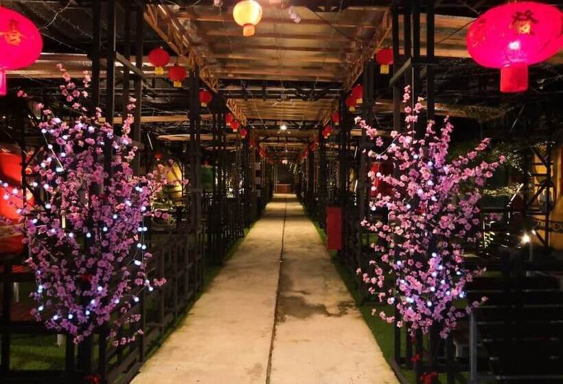 هتل Rick Resort Teluk Intan