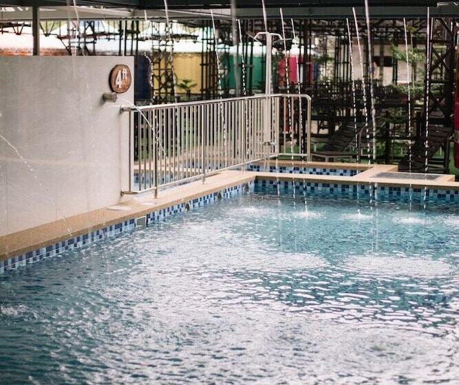 هتل Rick Resort Teluk Intan