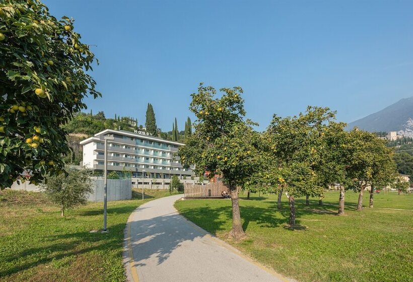 هتل Hoody Active & Happiness