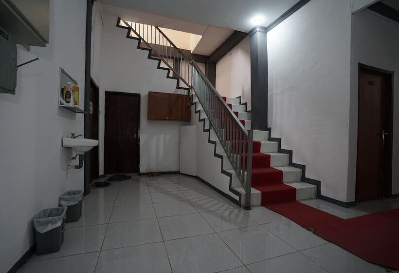 هتل Oyo 1315 Paris