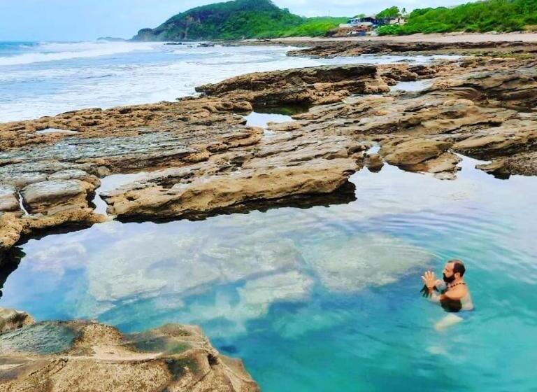 تختخواب و صبحانه Mola Mola Surf Popoyo