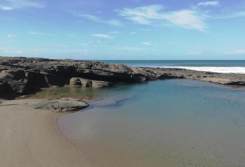تختخواب و صبحانه Mola Mola Surf Popoyo