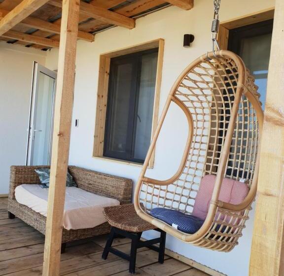تختخواب و صبحانه The Pines   Experiment Favelas
