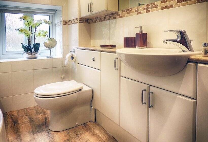 مبيت وإفطار The Lansdowne Cottage