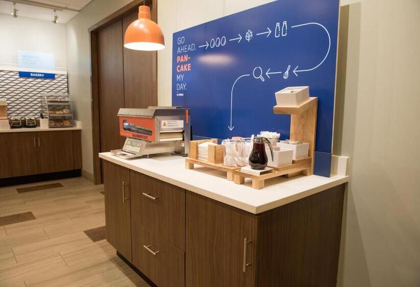 בית מלון כפרי Holiday Inn Express & Suites   Warsaw   E Center, An Ihg