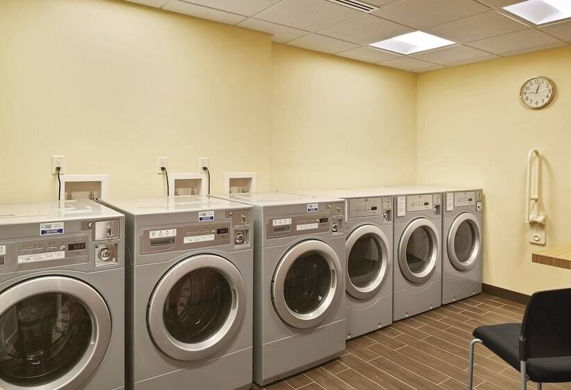 Отель Towneplace Suites By Marriott Medicine Hat