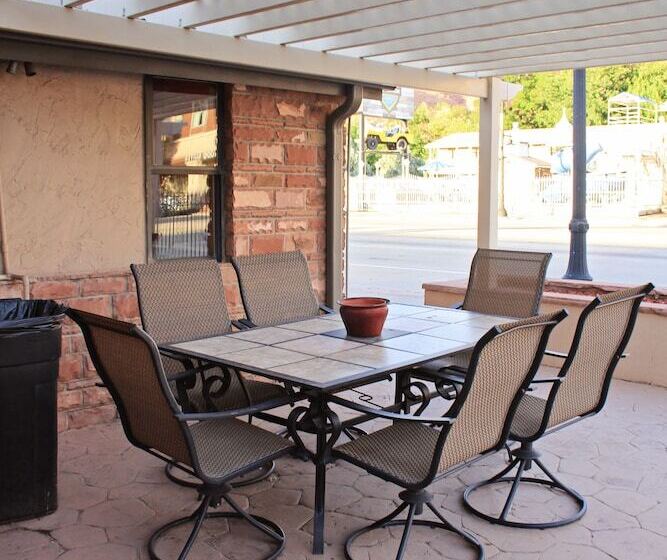 Bowen Motel