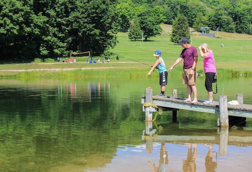 استراحتگاه The Highlands At Harbor Springs