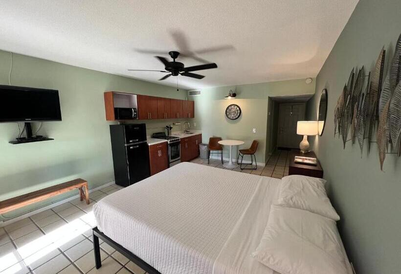 Breezy Palms Resort