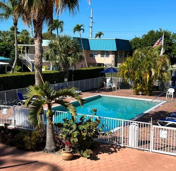 Breezy Palms Resort