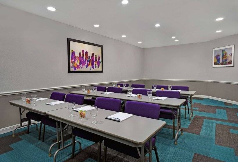 هتل Baymont By Wyndham Houston/westchase