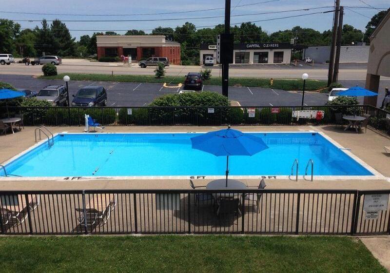 فندق Bluegrass Inn