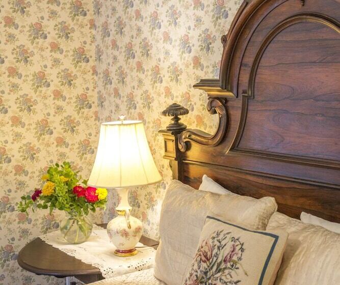 هتل Brook Farm Inn