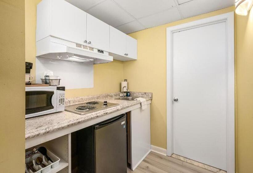 هتل Cayman Suites