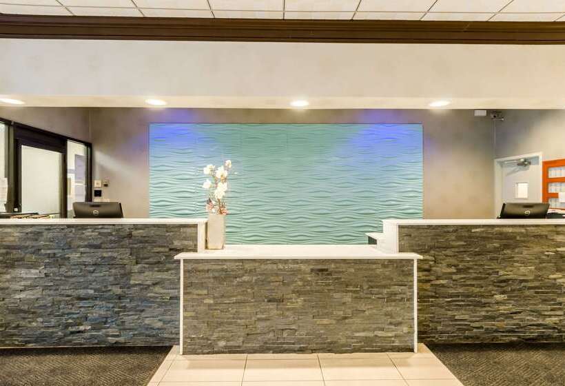 هتل Clarion  And Aqua Lagoon Waterpark