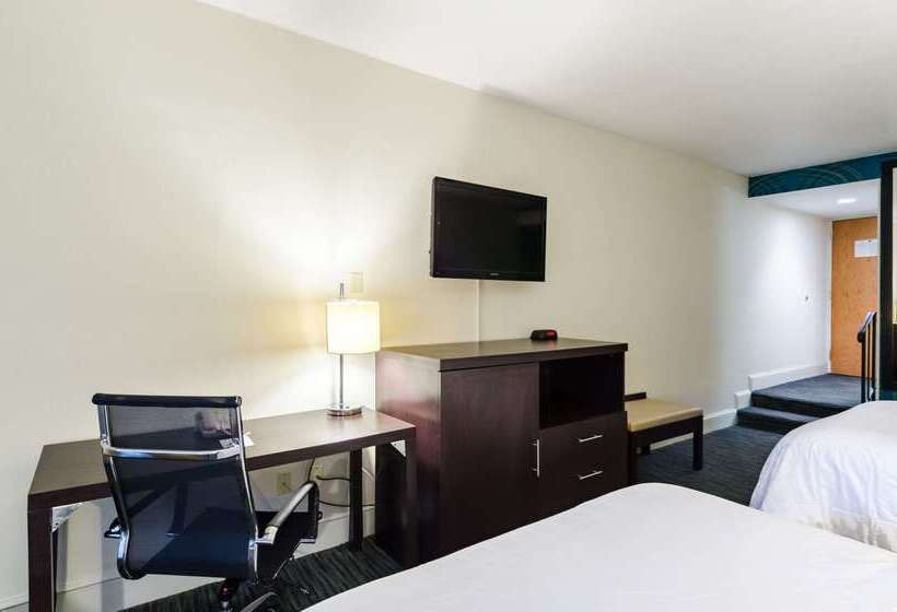 هتل Clarion  And Aqua Lagoon Waterpark