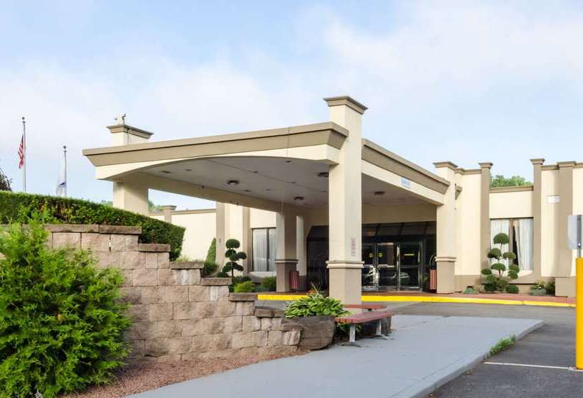 هتل Clarion  And Aqua Lagoon Waterpark