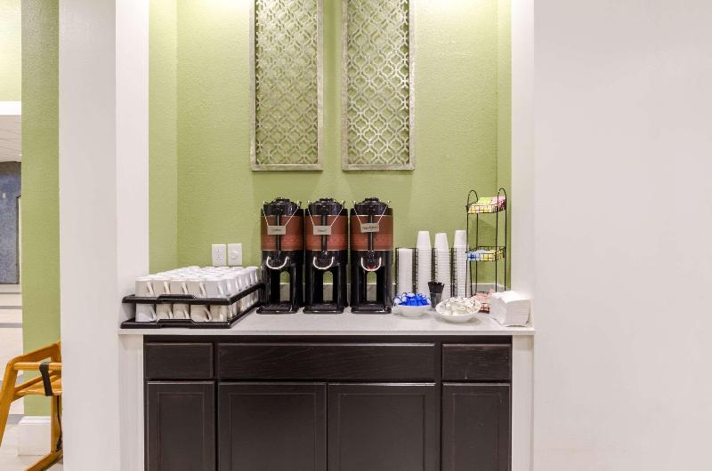 هتل Clarion  And Aqua Lagoon Waterpark