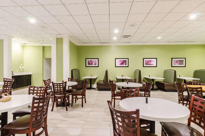 هتل Clarion  And Aqua Lagoon Waterpark