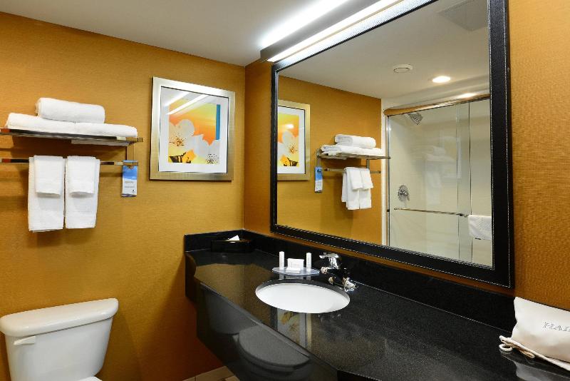 Отель Fairfield Inn And Suites By Marriott Winston Salem/hanes