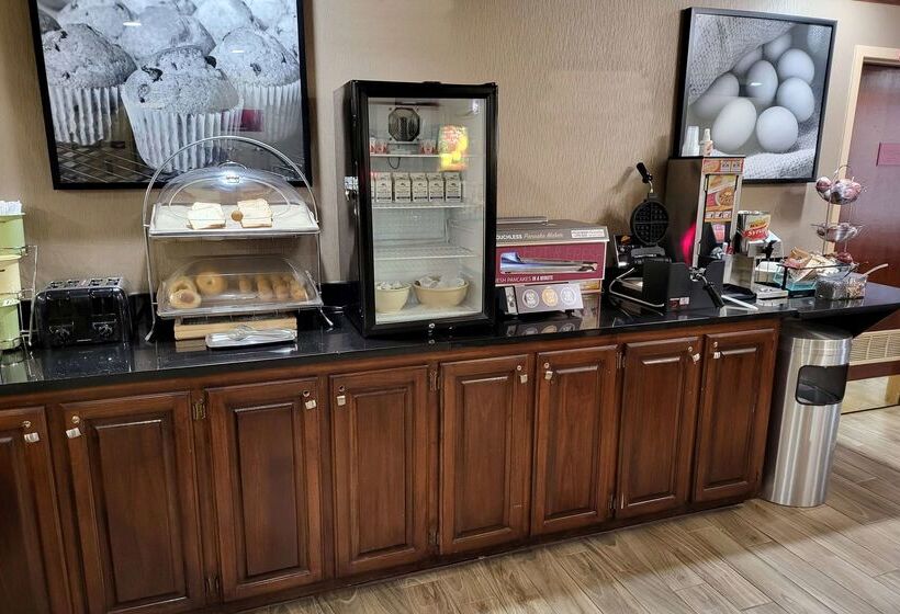 هتل Wingate By Wyndham Greensboro Coliseum