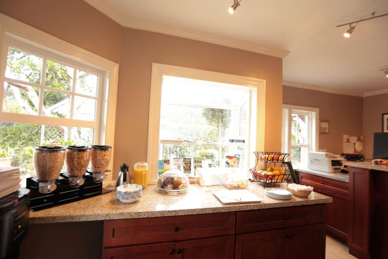 فندق على الطريق Bideawee Inn And Cottages