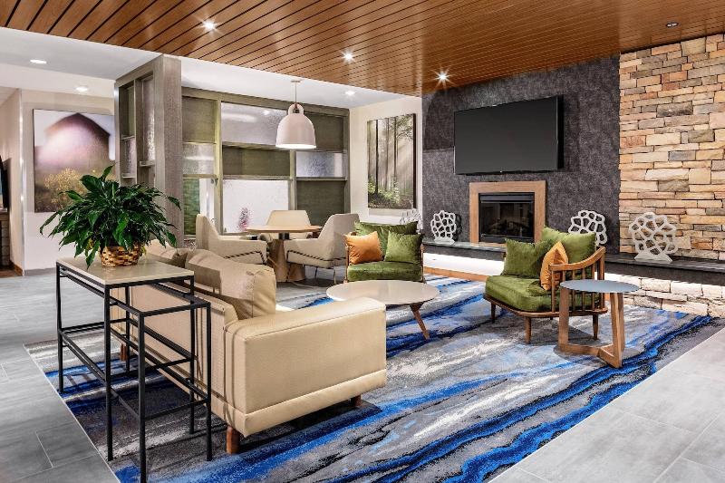 Отель Fairfield Inn & Suites By Marriott Queensbury Glens Falls/lake George