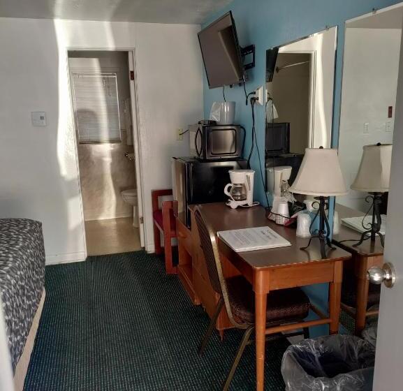 Eight Bar B Motel