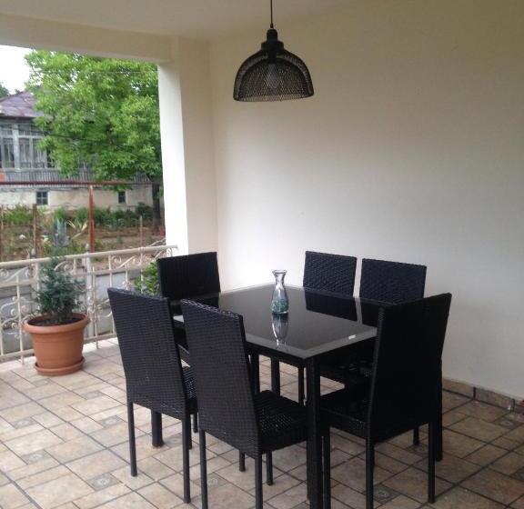 پانسیون Stone House