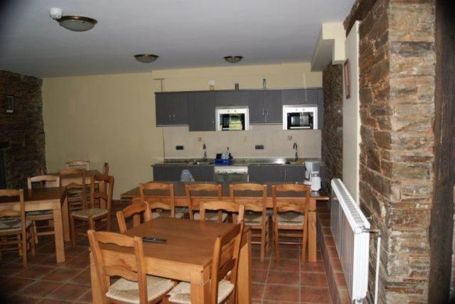 Hostel Val De Samos