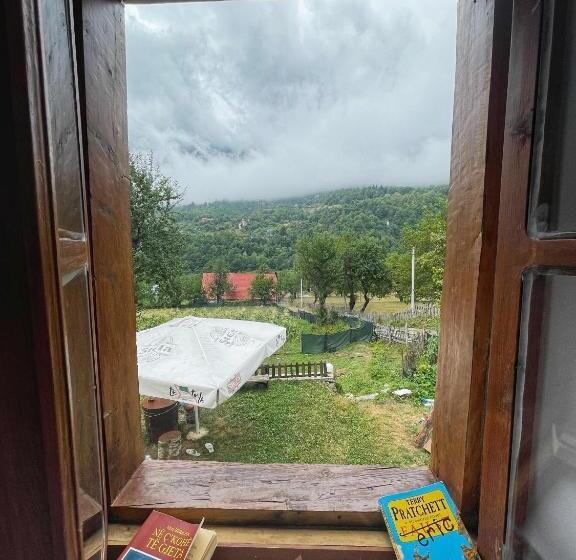 پانسیون Guest House Rrashkadoli