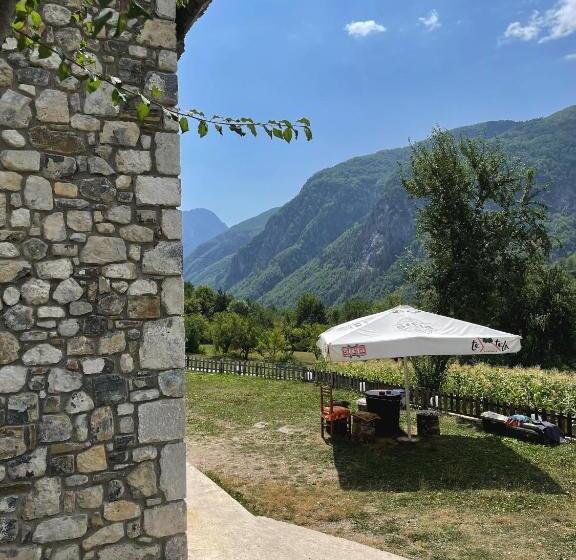 پانسیون Guest House Rrashkadoli