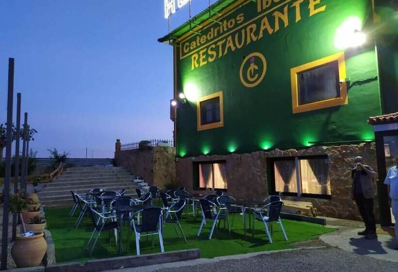 ペンション Hostal Catedritos Ibéricos A 5 Km 154 A 5 Km De Oropesa A 1 Km De Herreruela De Oropesa