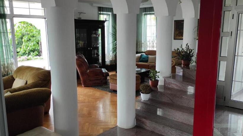 پانسیون Vila Sentić