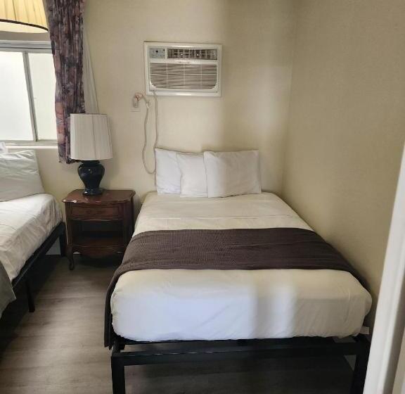 Yankee Clipper Resort Motel