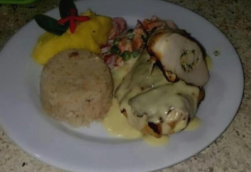 هتل Playa Tiburon