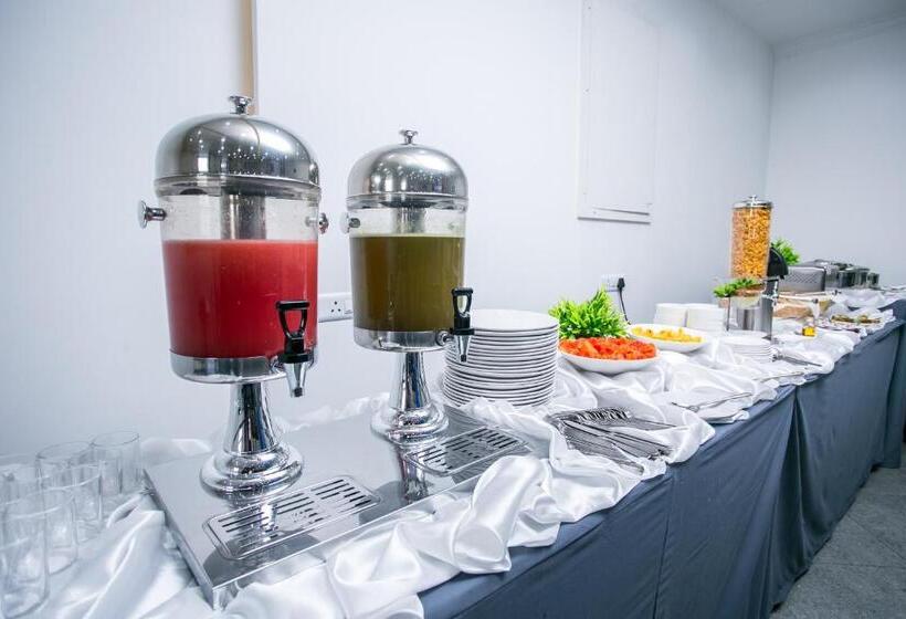 Отель Sapphire Club Metro