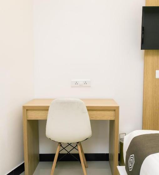 Отель Sapphire Club Metro