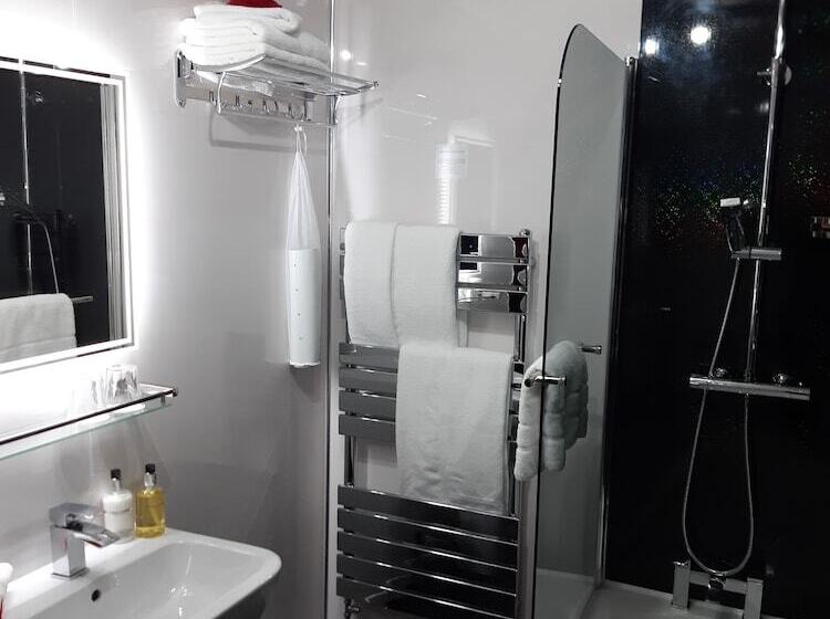 Cadillac Kustomz Hotel Breakfast Included