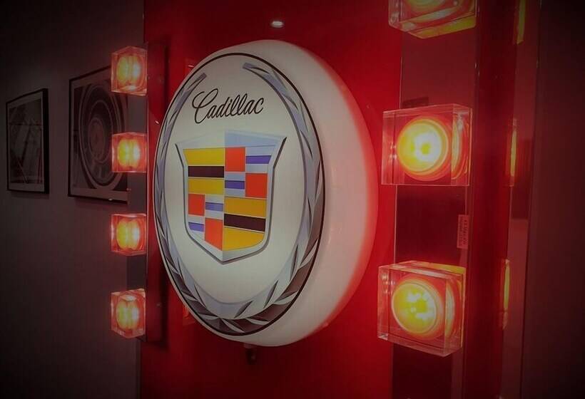 Cadillac Kustomz Hotel Breakfast Included