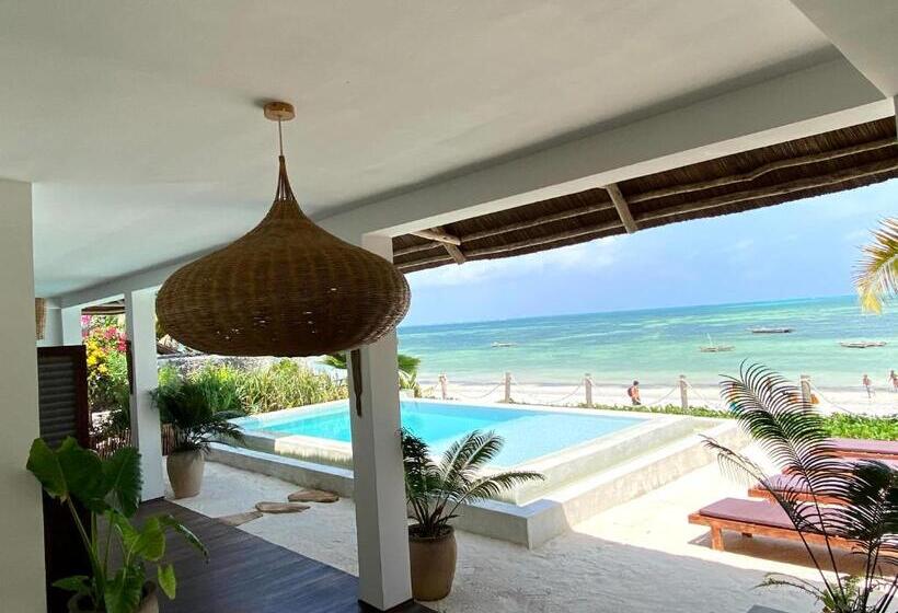 Joya' Beach Suites & Villa