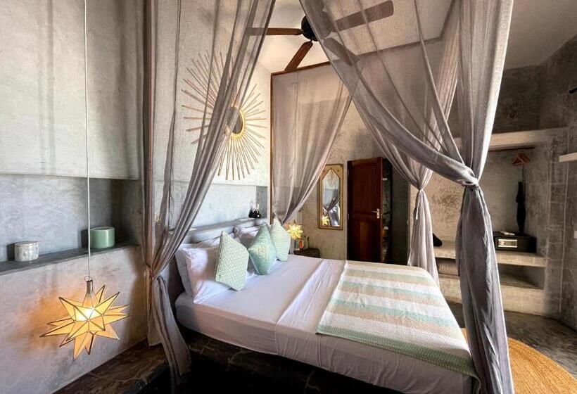 Joya' Beach Suites & Villa