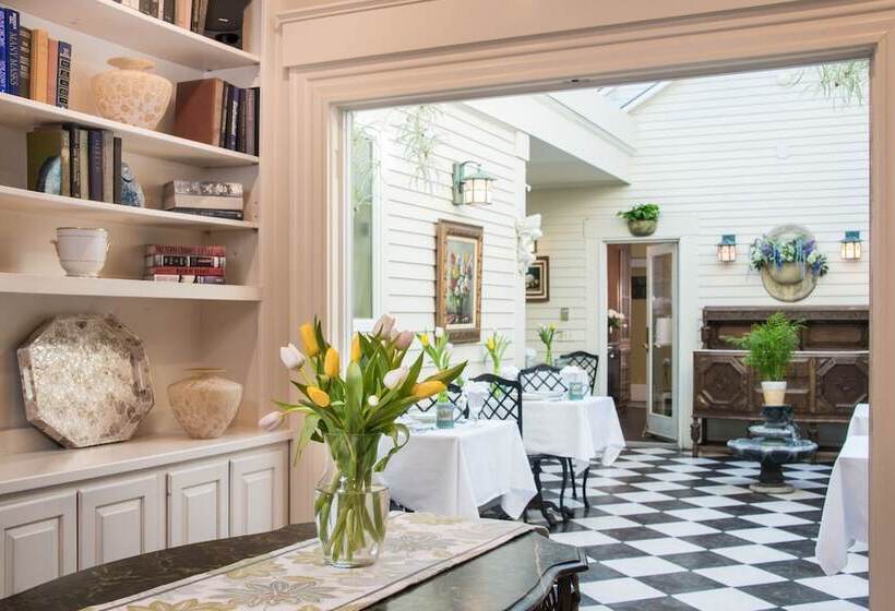 تختخواب و صبحانه Captain Farris House