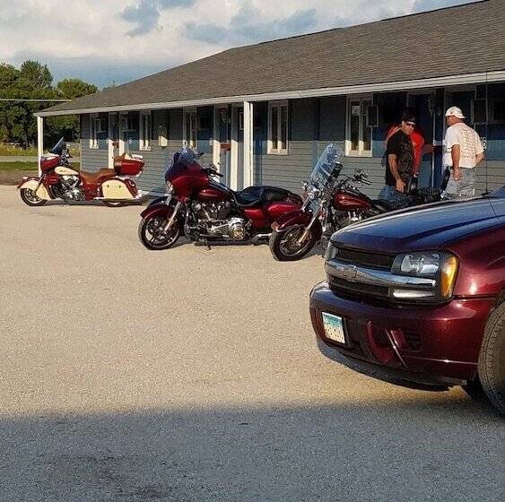 Burr Oak Motel