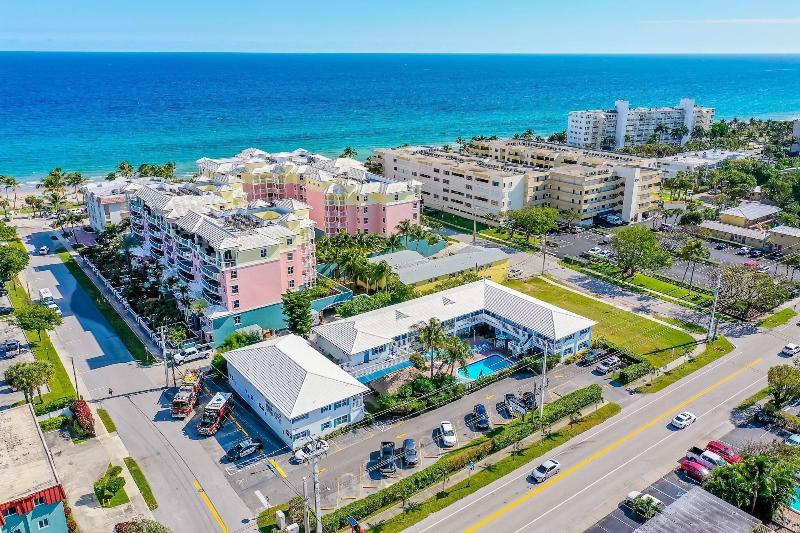 Carriage House Resort Motel