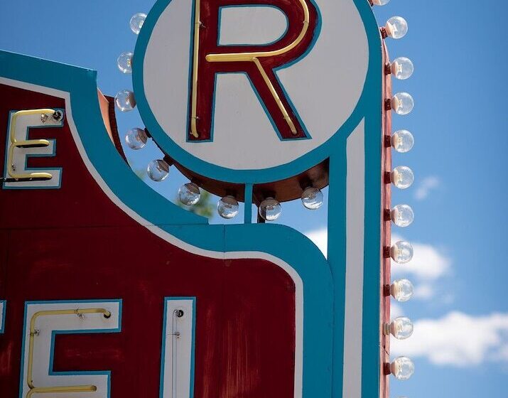 Circle R Motel