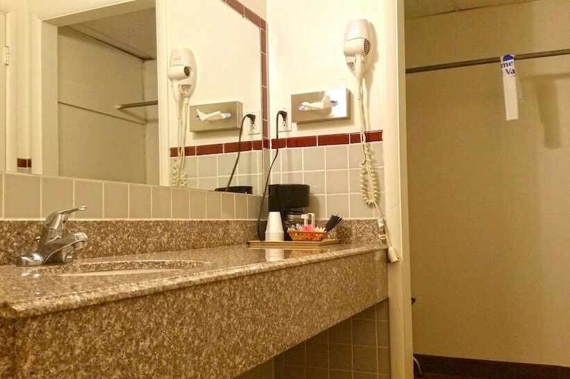 בית מלון כפרי American Inn Of Liberal