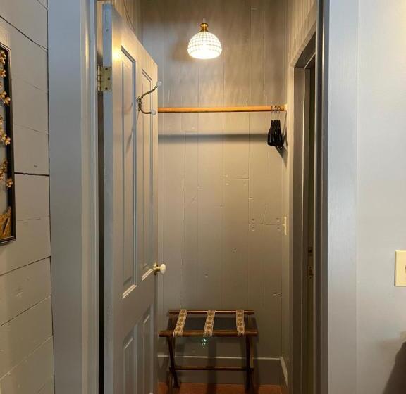 בית מלון כפרי Carriage House Bed & Breakfast
