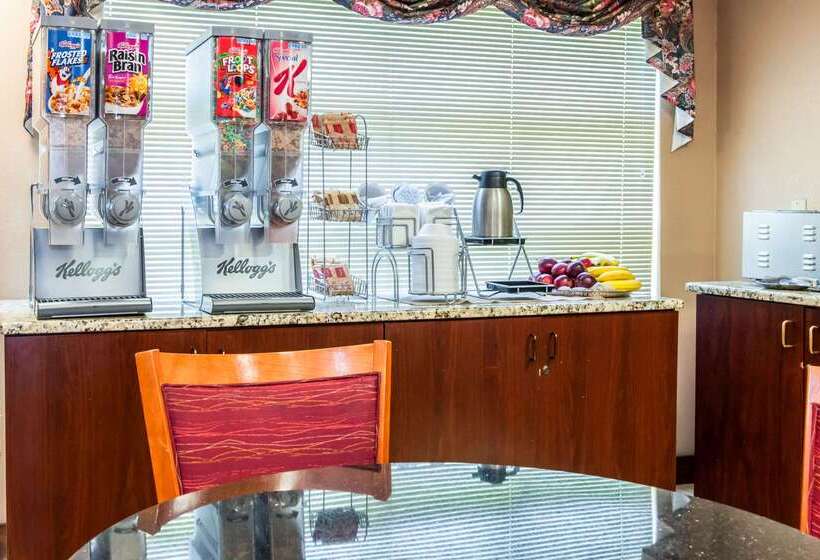בית מלון כפרי Clarion Inn & Suites Northwest