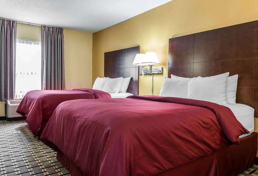 בית מלון כפרי Clarion Inn & Suites Northwest